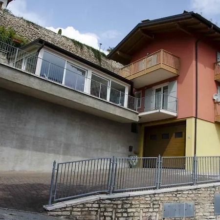 Glicine Villa Brentonico
